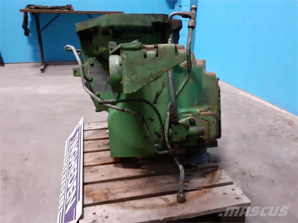 John Deere 2040 Предаване