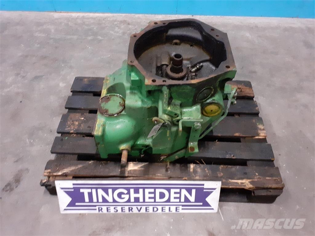 John Deere 2040 Предаване