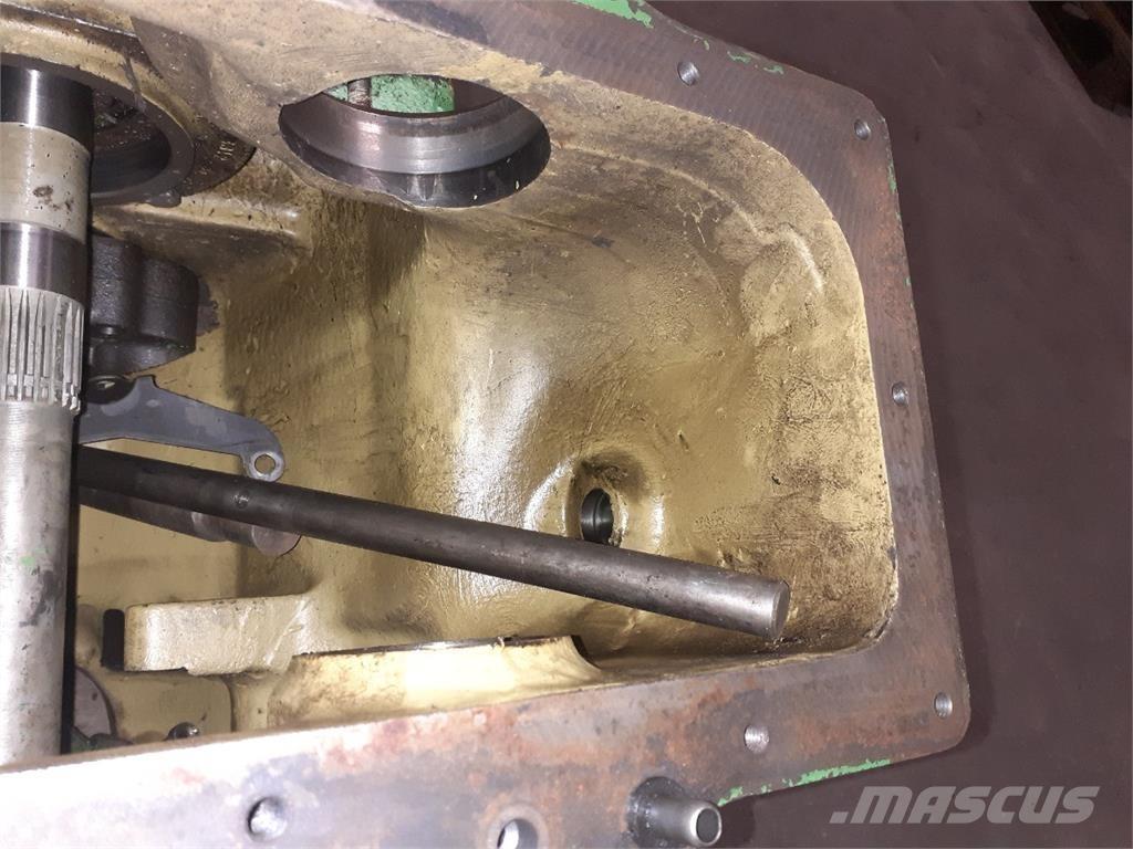 John Deere 2040 Предаване