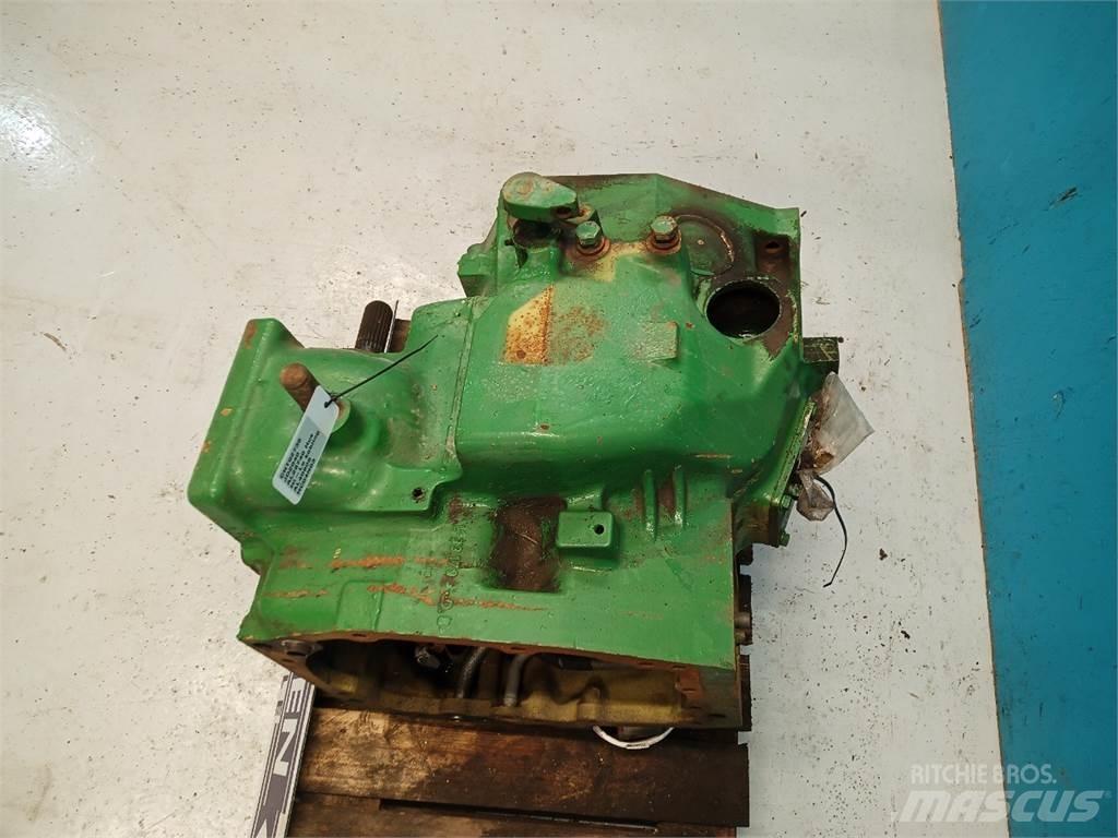 John Deere 2040 Предаване