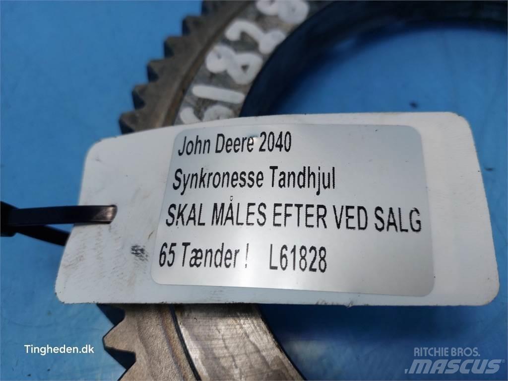John Deere 2040 Предаване