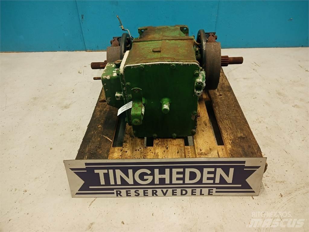 John Deere 2054 Предаване