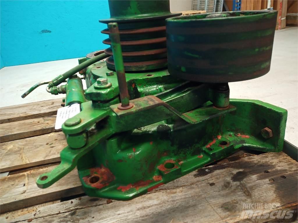 John Deere 2054 Предаване