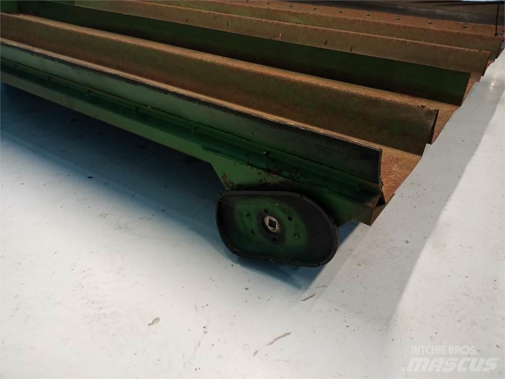 John Deere 2054 Разстилачки на пясък и сол