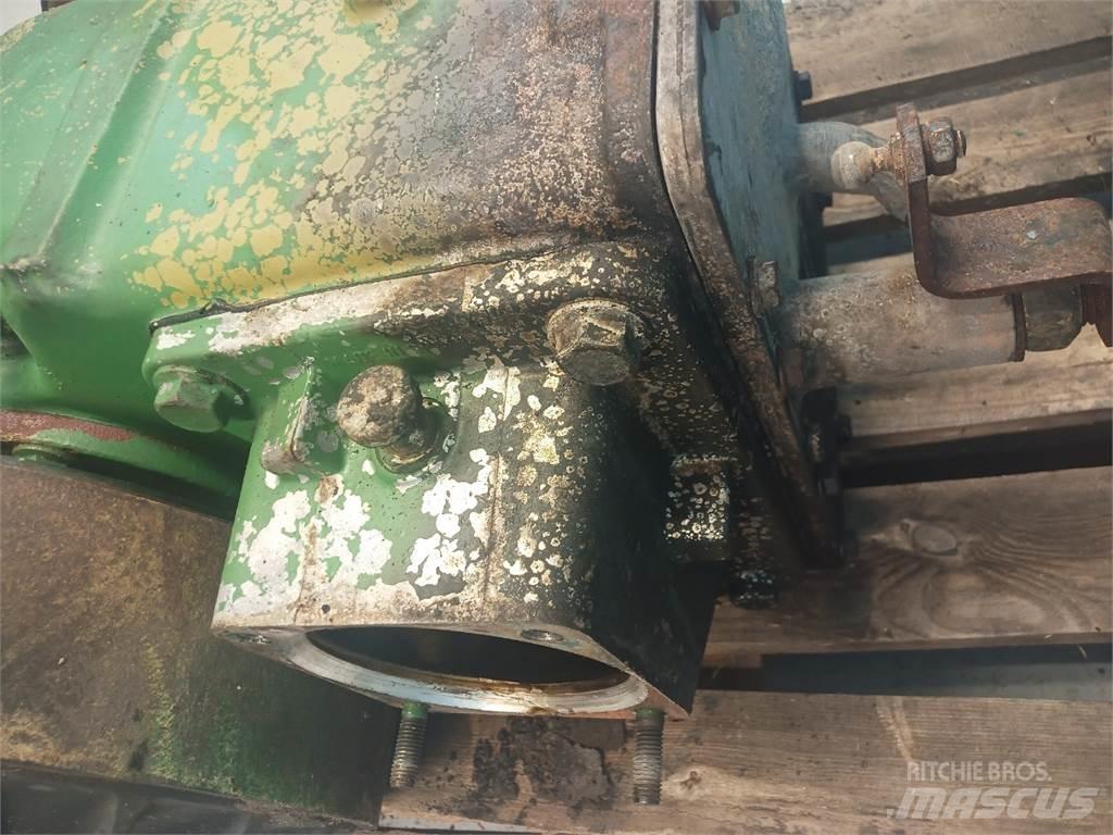 John Deere 2066 Предаване
