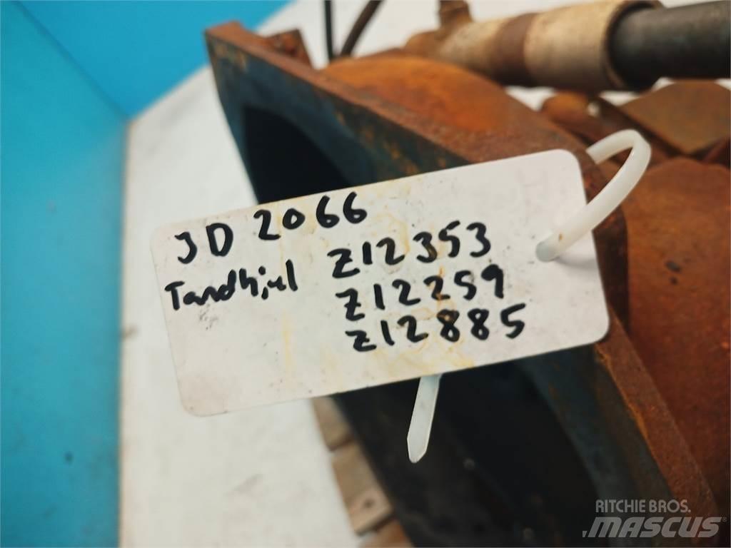 John Deere 2066 Предаване