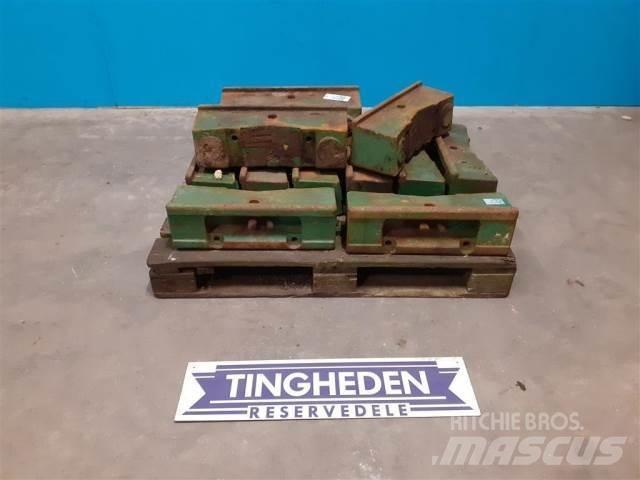 John Deere 2140 Предни тежести
