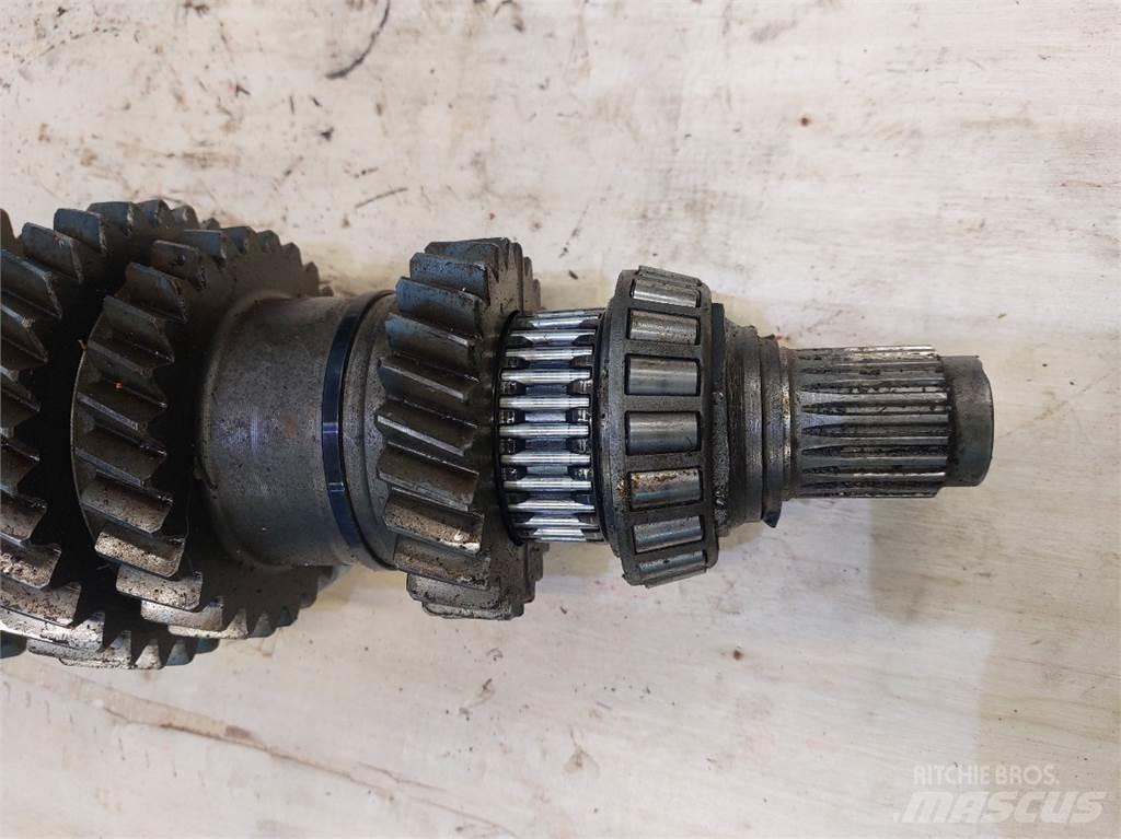 John Deere 2140 Предаване