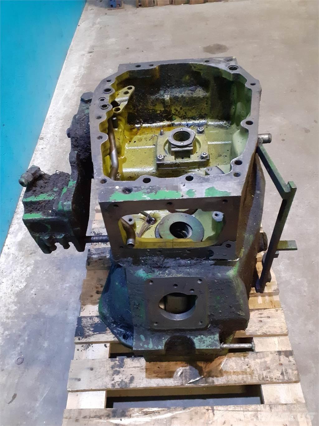 John Deere 2240 Предаване