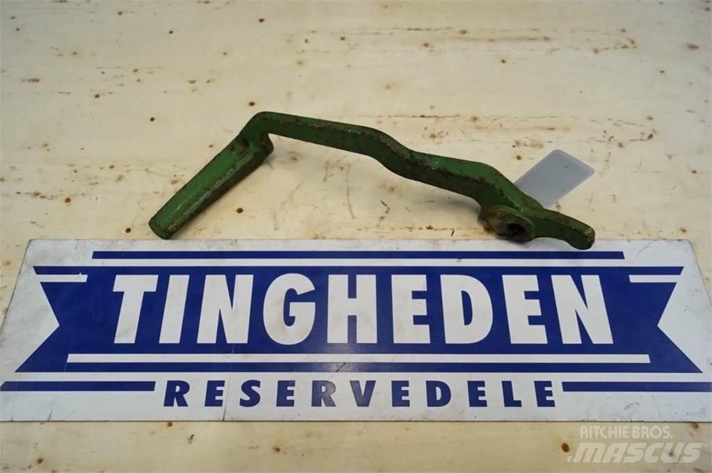 John Deere 2950 Предаване