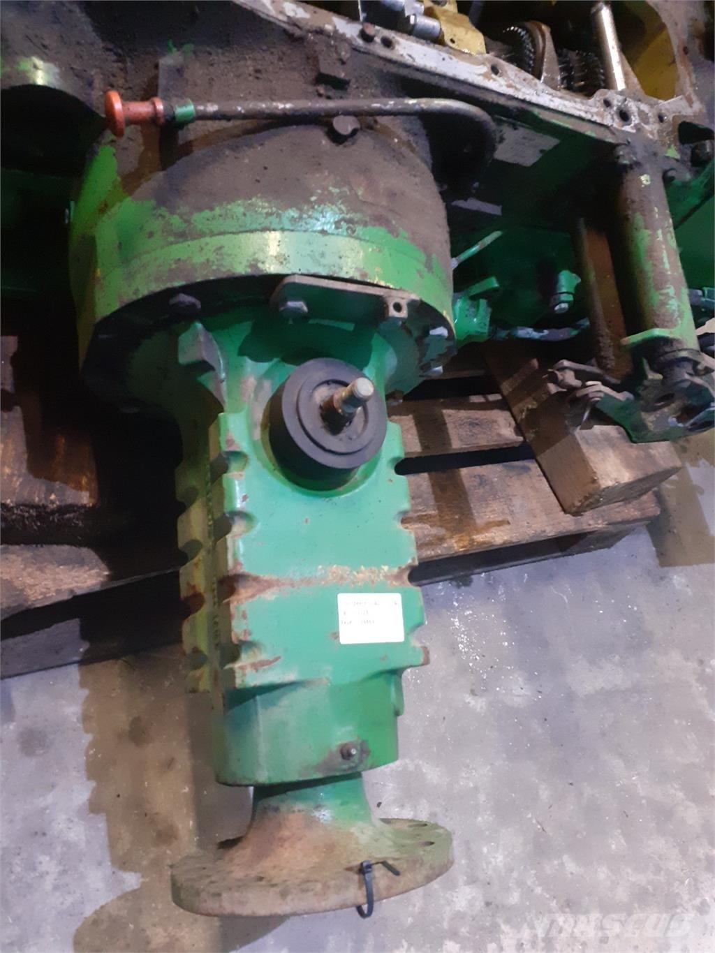 John Deere 3040 Предаване