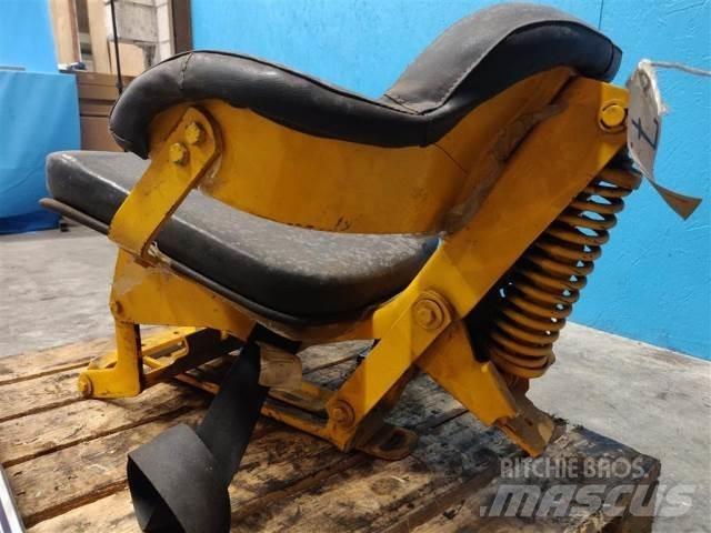 John Deere 310 Кабина