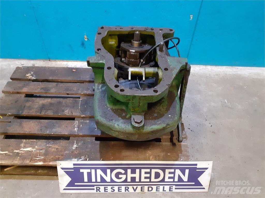 John Deere 4040 Предаване