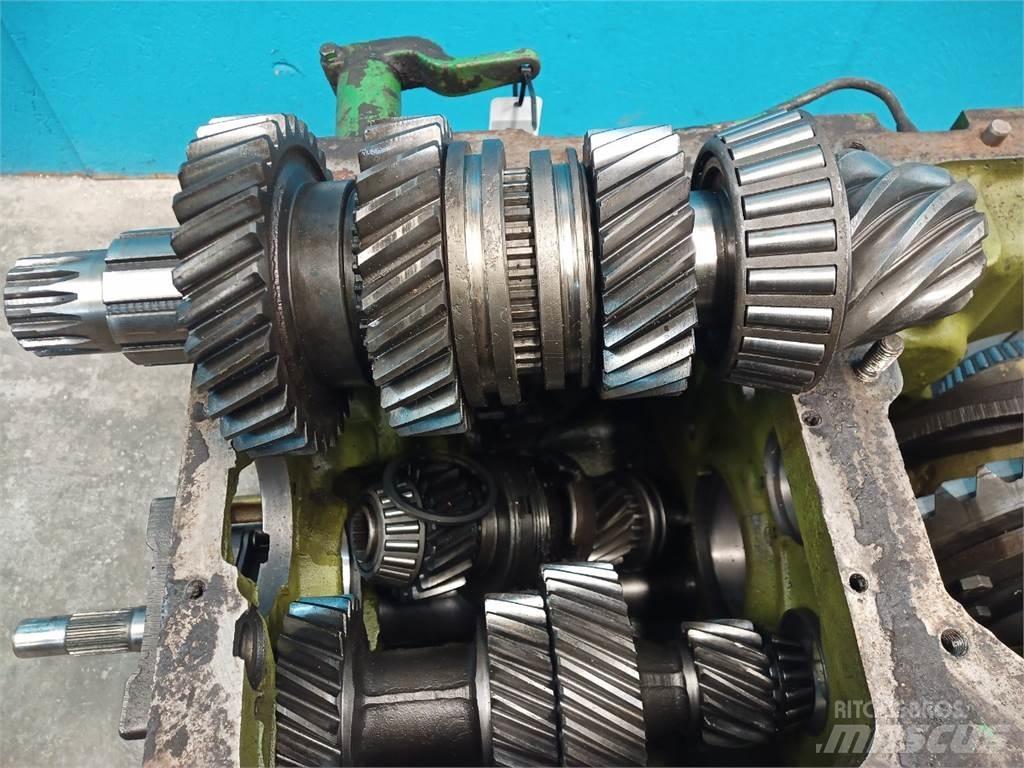 John Deere 4040 Предаване