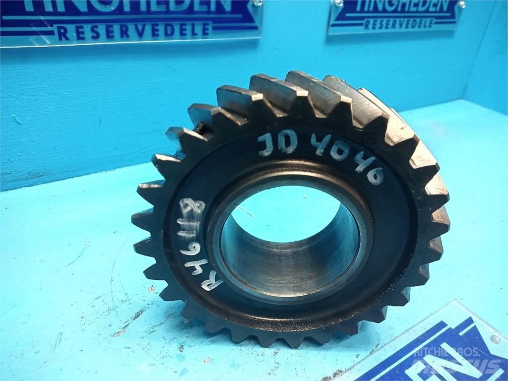 John Deere 4040 Предаване