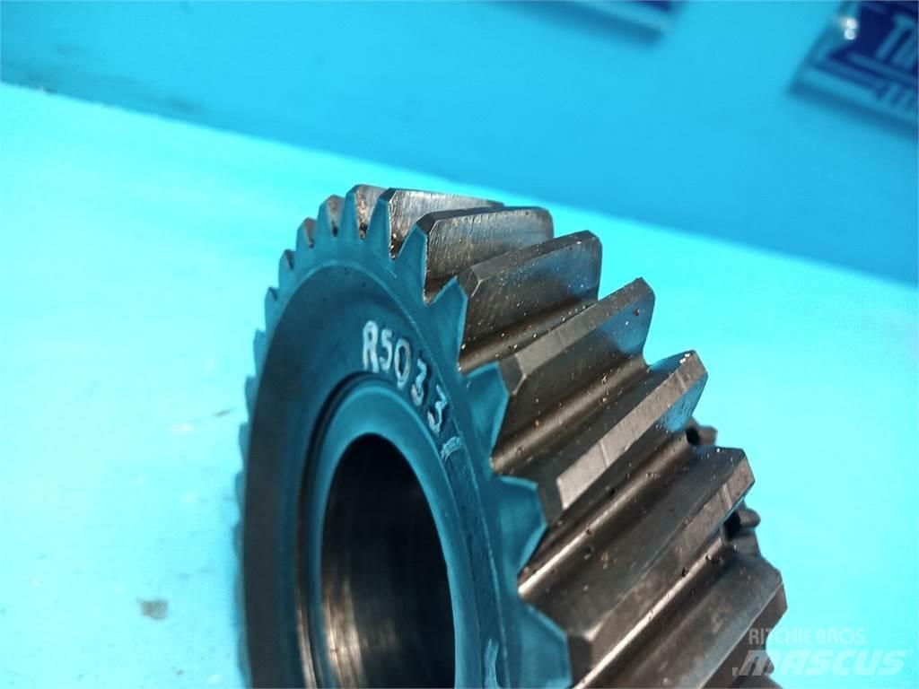 John Deere 4040 Предаване