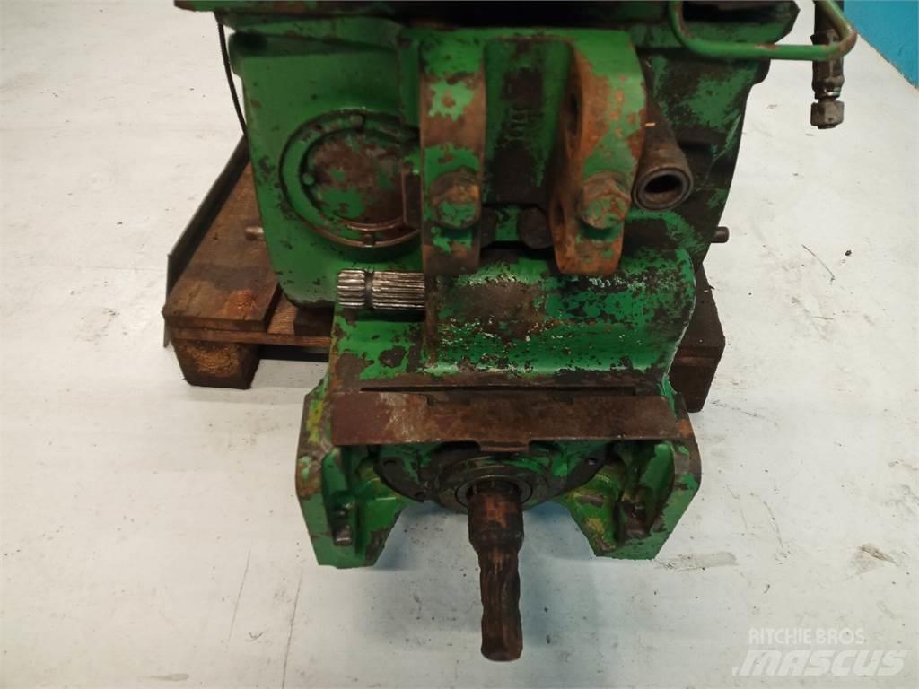 John Deere 4040 Предаване
