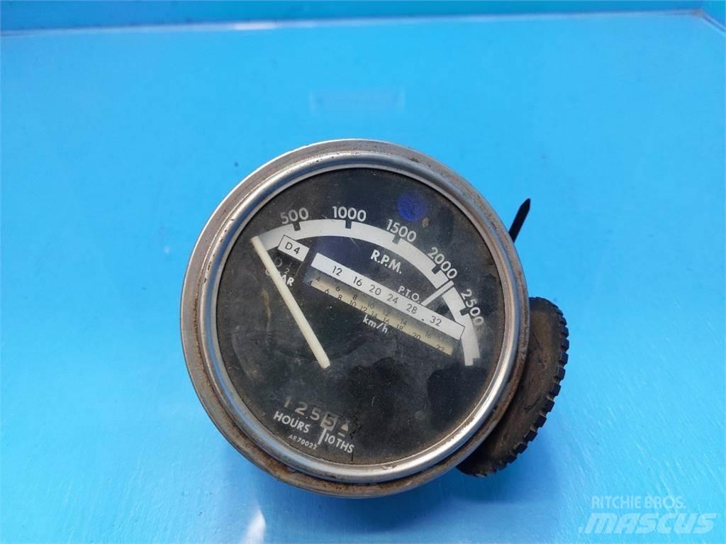 John Deere 4040 Електроники