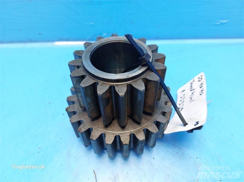 John Deere 4040 Предаване