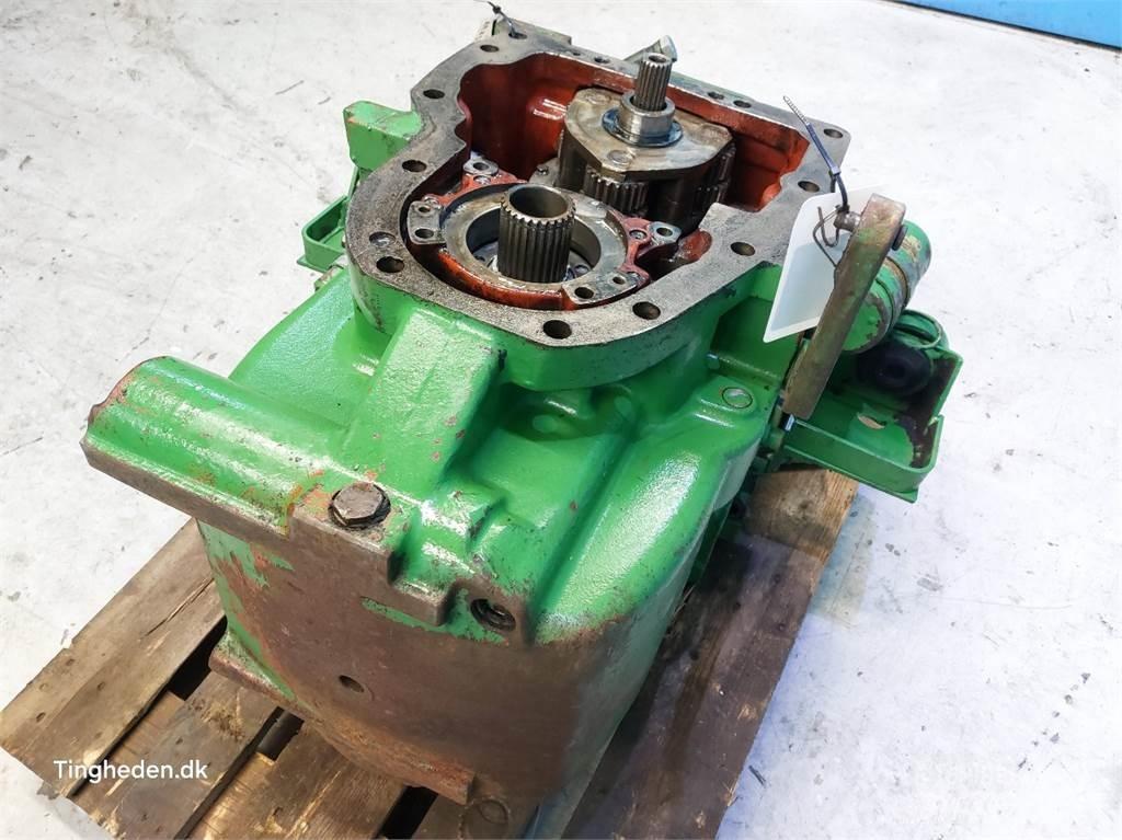 John Deere 4040S Предаване