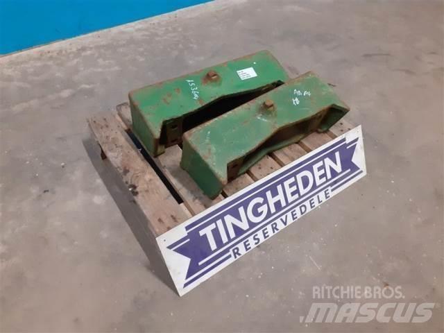 John Deere 4240 Предни тежести
