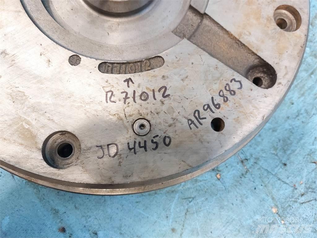 John Deere 4450 Предаване