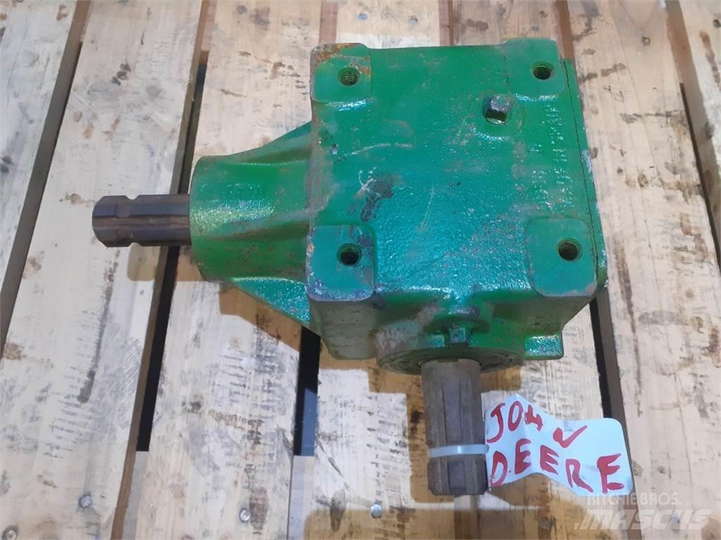 John Deere 550 Предаване