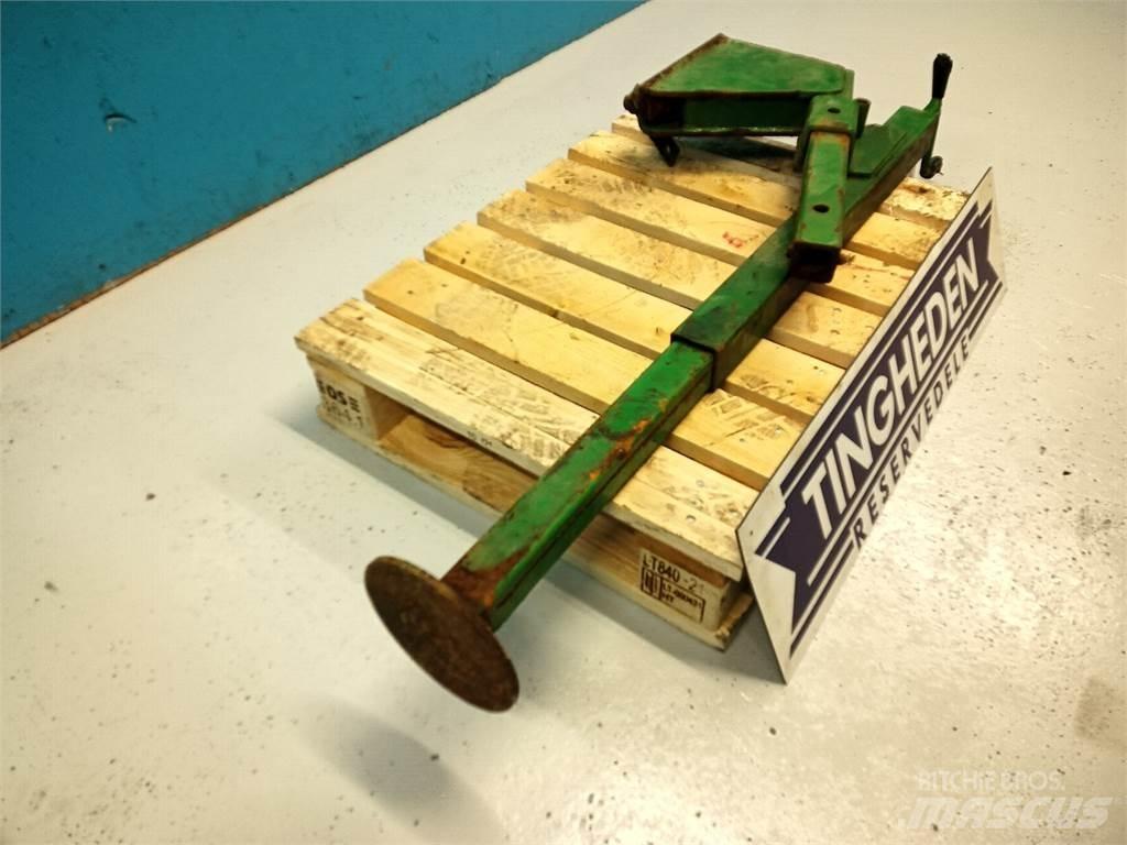 John Deere 590 Пресяващи кофи

