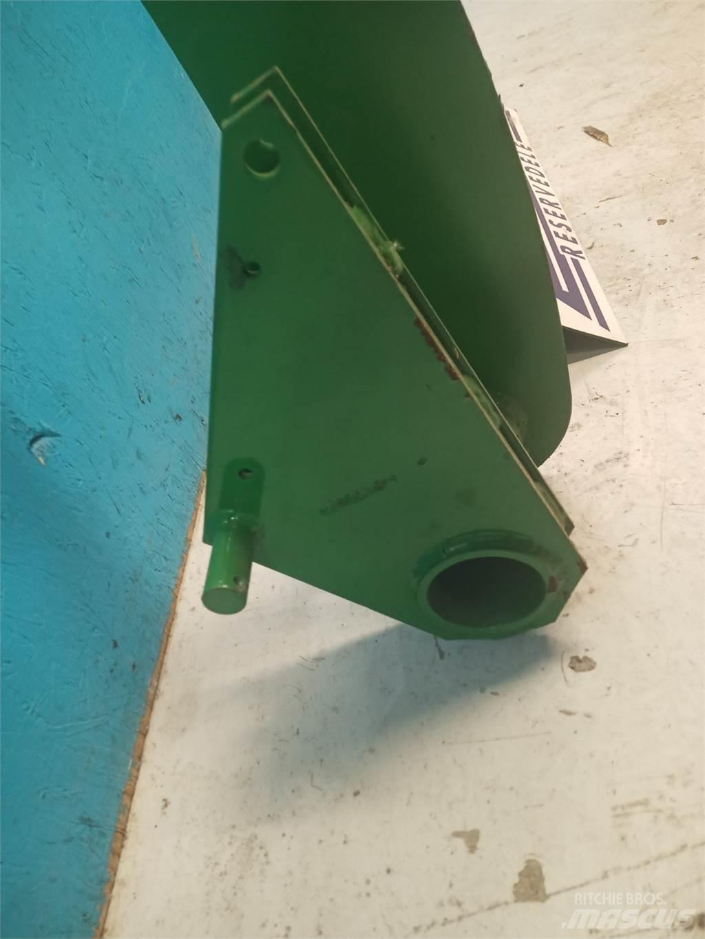 John Deere 590 Стяги за бали