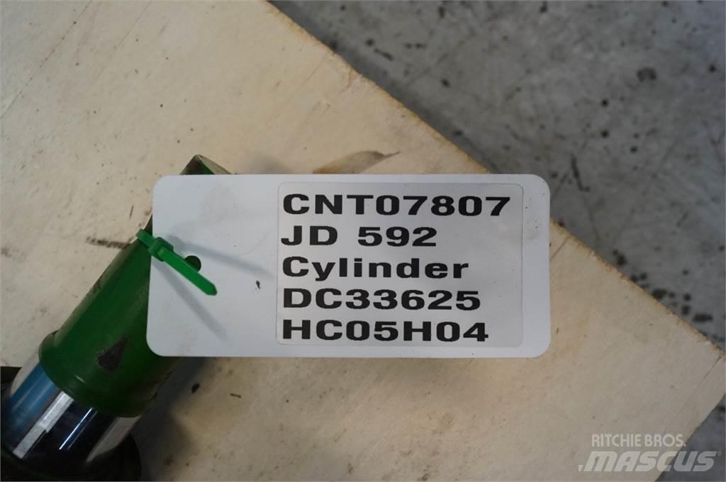 John Deere 592 Стяги за бали