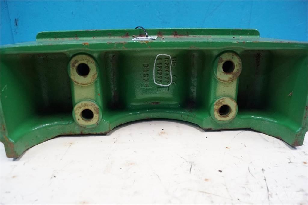 John Deere 6105M Предни тежести
