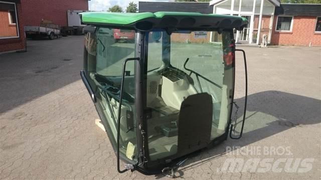 John Deere 6210R Кабина