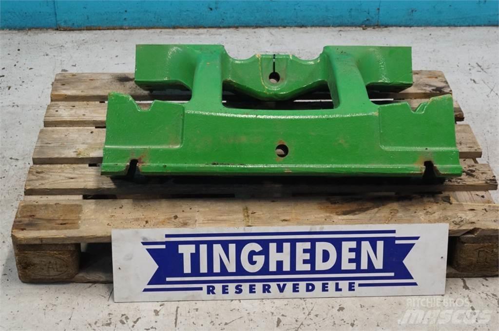 John Deere 8R Предни тежести

