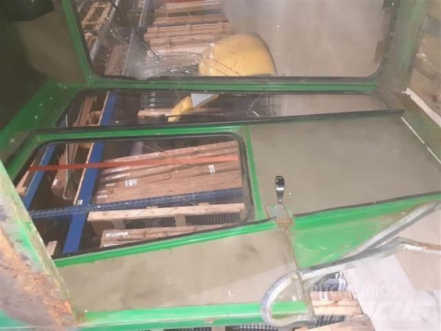 John Deere 955 Кабина