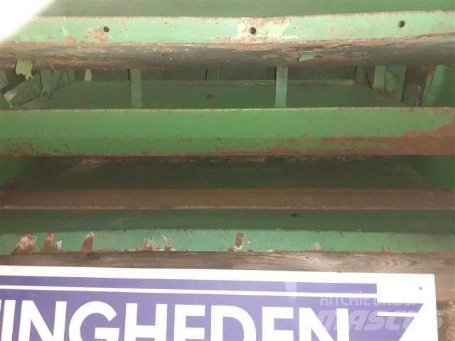 John Deere 955 Разстилачки на пясък и сол