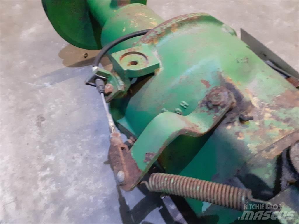 John Deere 955 Предаване