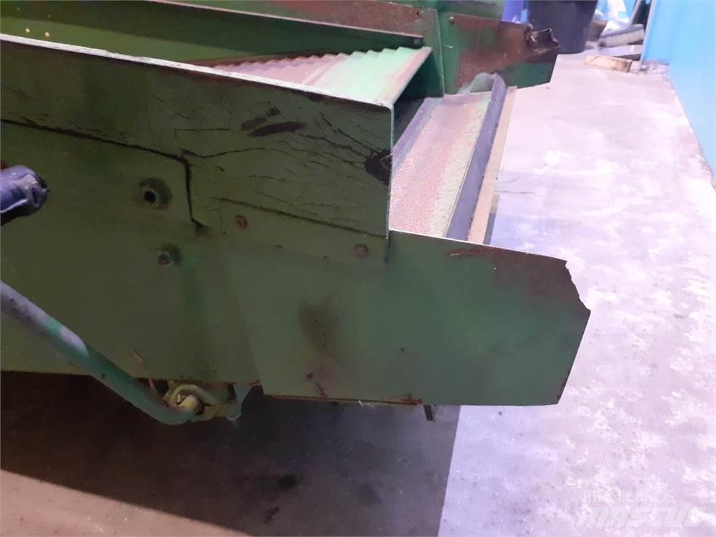 John Deere 955 Разстилачки на пясък и сол