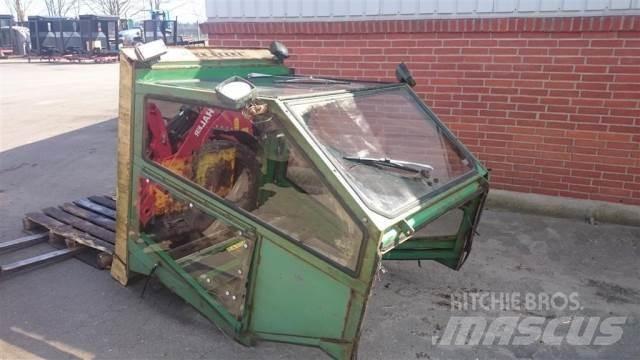 John Deere 975 Кабина