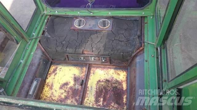 John Deere 975 Кабина