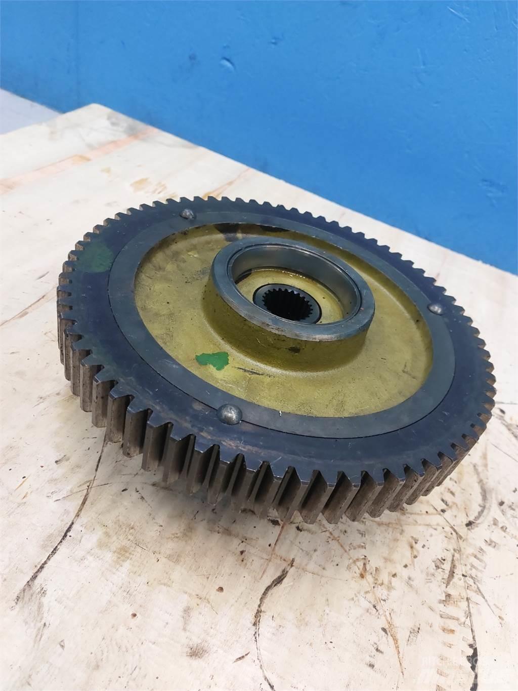 John Deere 975 Предаване