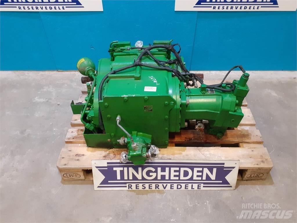 John Deere S670 Предаване