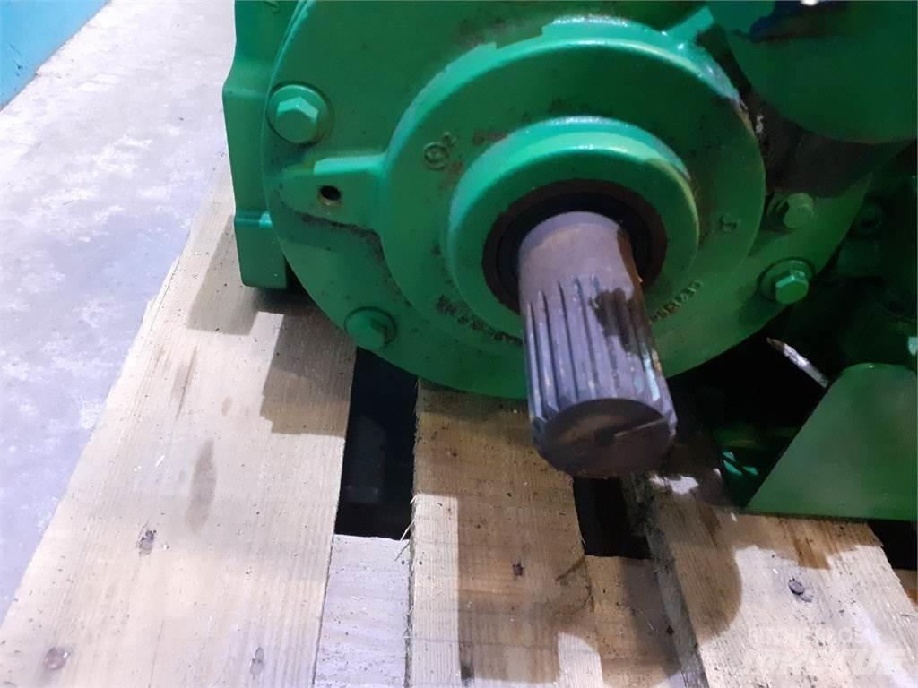 John Deere S670 Предаване