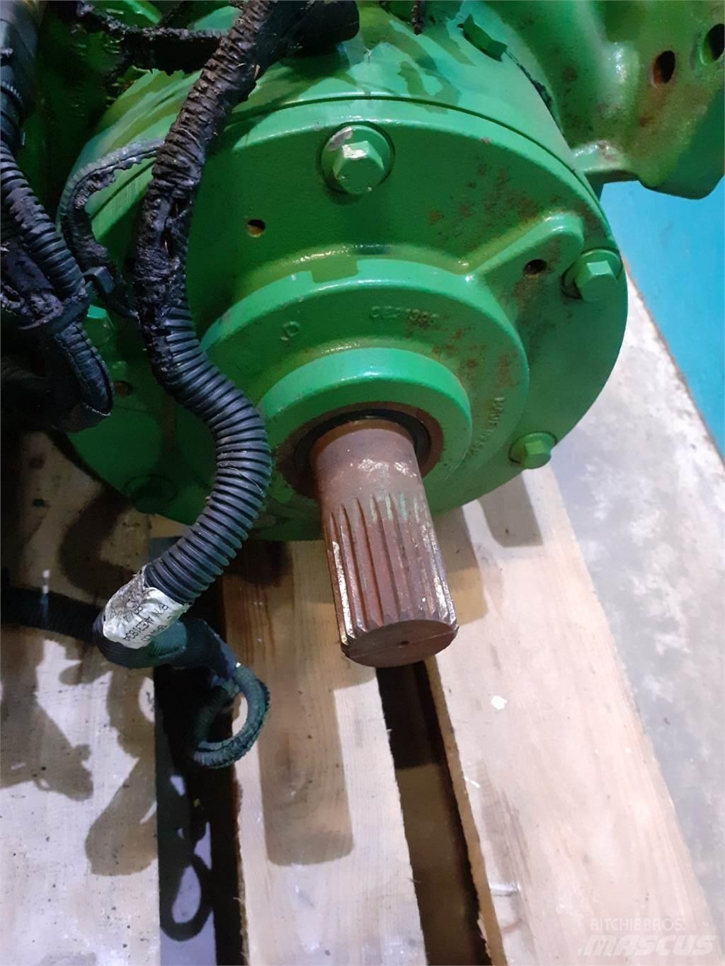 John Deere S670 Предаване