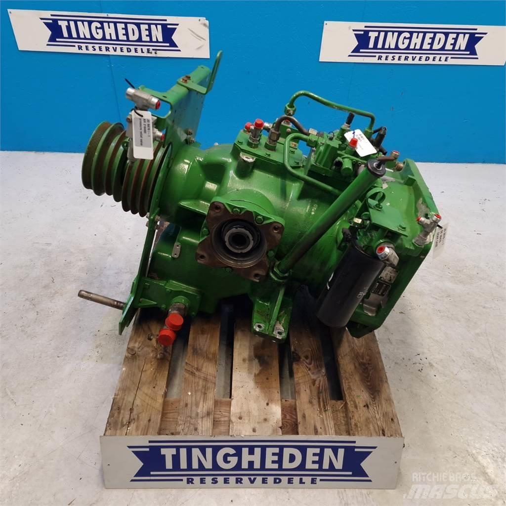 John Deere S670 Предаване