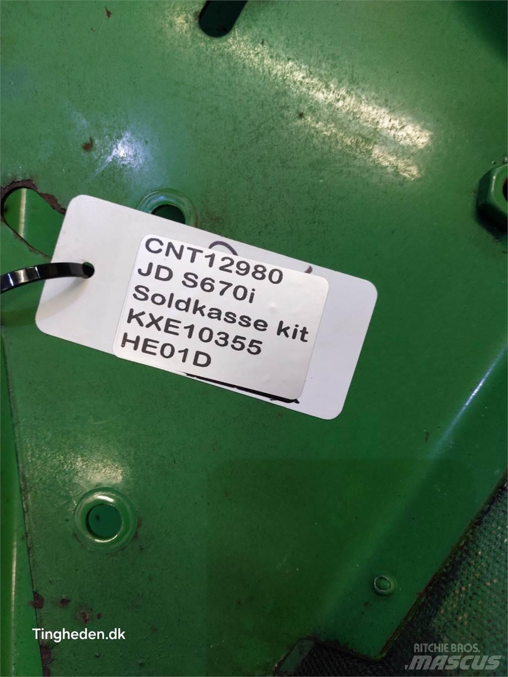 John Deere S670 Разстилачки на пясък и сол