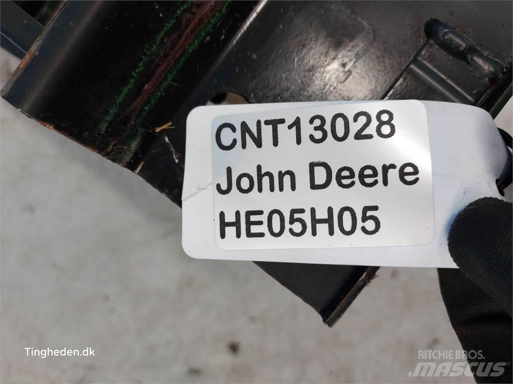 John Deere S670 Разстилачки на пясък и сол