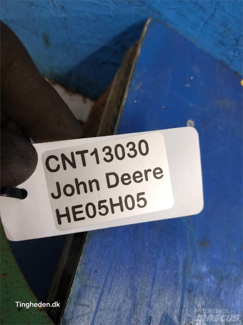 John Deere S670 Разстилачки на пясък и сол
