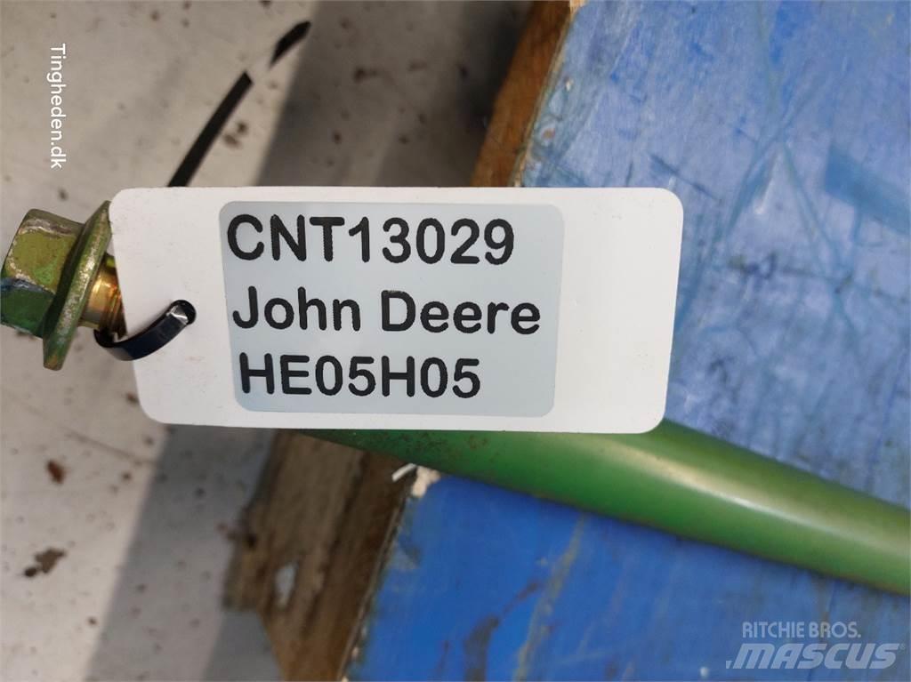 John Deere S670 Разстилачки на пясък и сол
