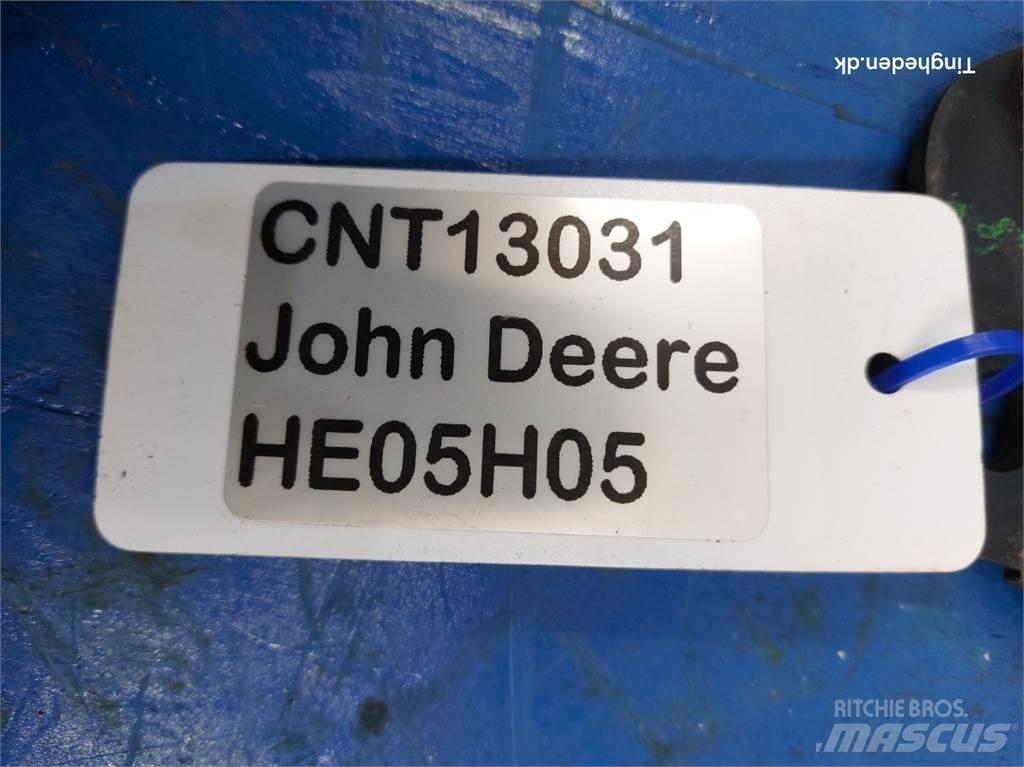 John Deere S670 Разстилачки на пясък и сол