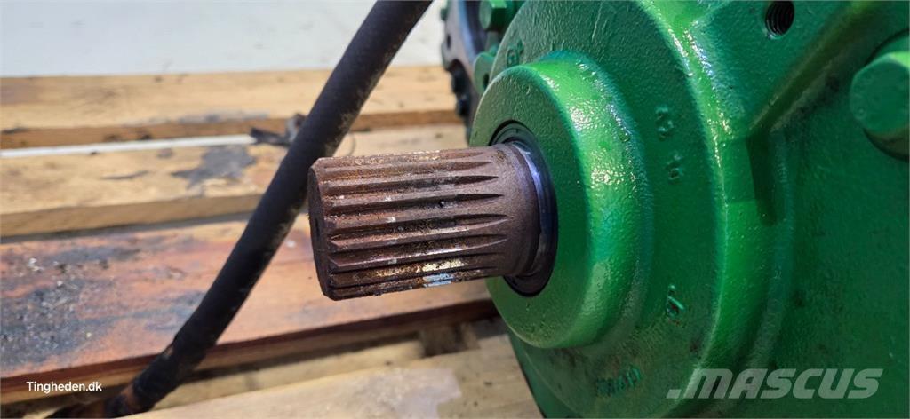 John Deere S690 Предаване